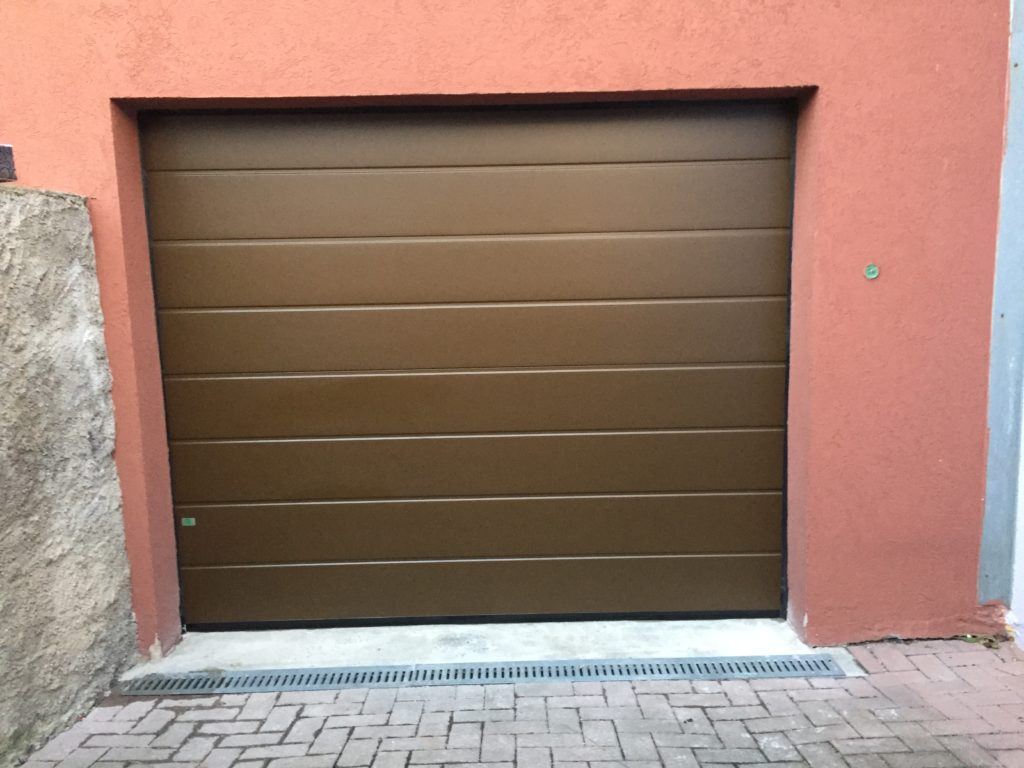 Porte de garage sectionnelle - ULSAS - L'Artisan de votre extérieur.
